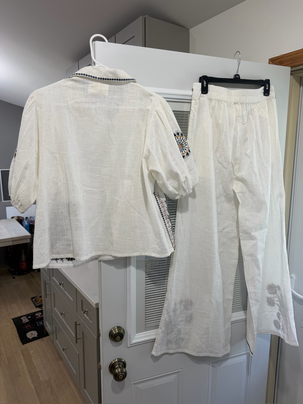 POL White Linen Two-Piece Set with Navy Trim & Multicolor Floral Embroidery - Picture 8 of 9